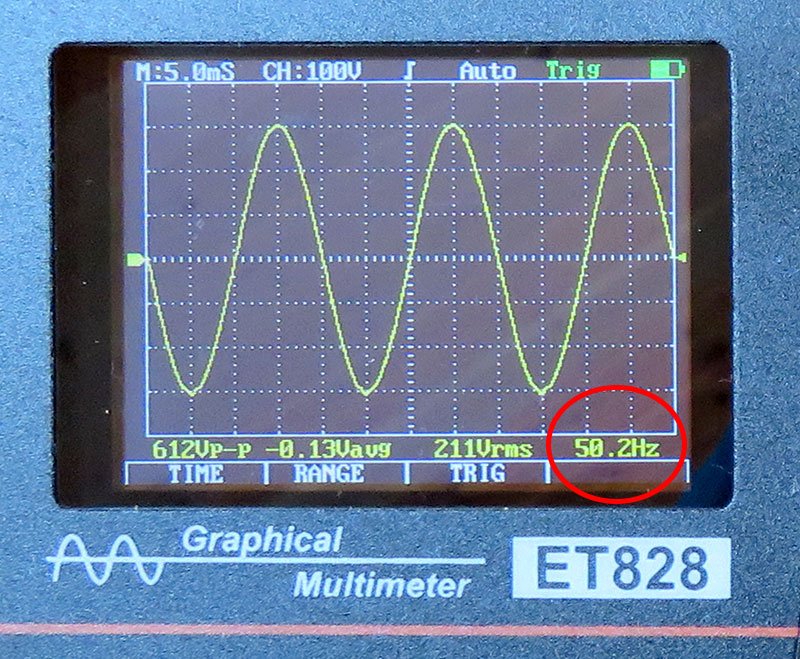 Pure sine wave at AC voltage at ≈ 228 V / ≈ 50 Hz