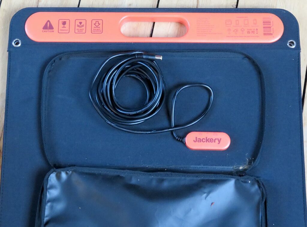Jackery SolarSaga 100 bag with USB connectors and connection cable for Jackery Explorer 500